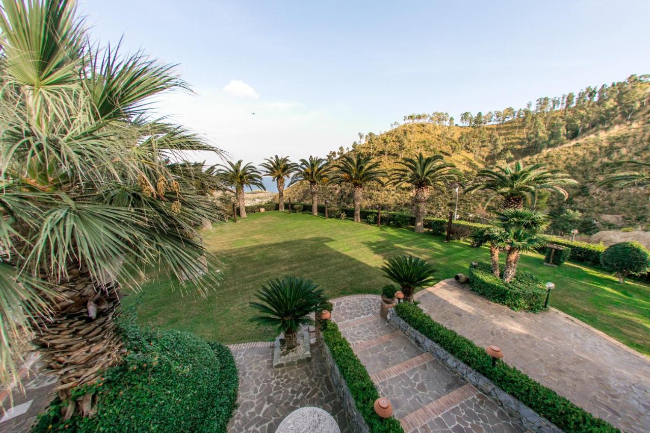 B & B Le Casette Sull'Albero Di Villa Alba メッシーナ エクステリア 写真