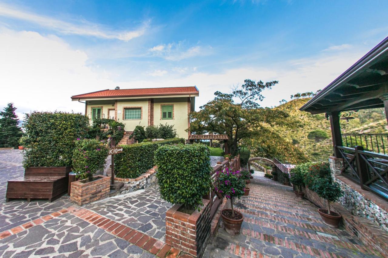 B & B Le Casette Sull'Albero Di Villa Alba メッシーナ エクステリア 写真